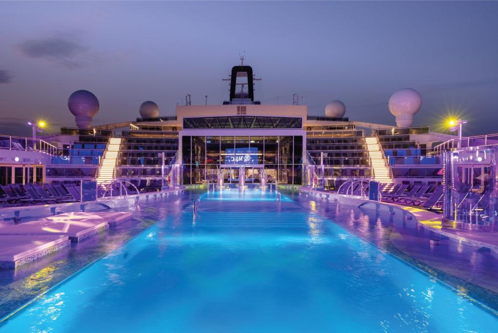 Piscina Central MSC World America