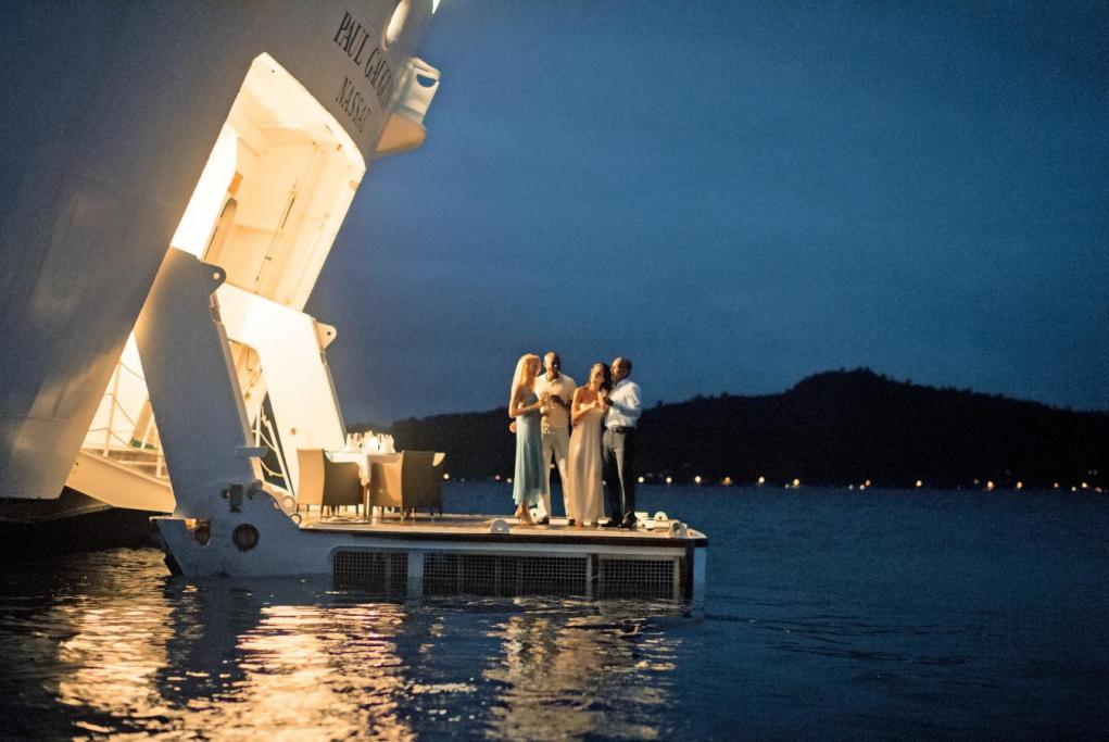 Cena en la Marina M/S Paul Gauguin