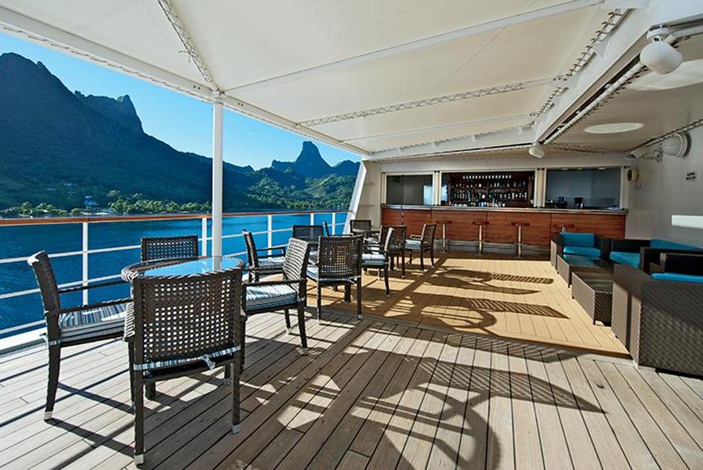 Pool Bar M/S Paul Gauguin