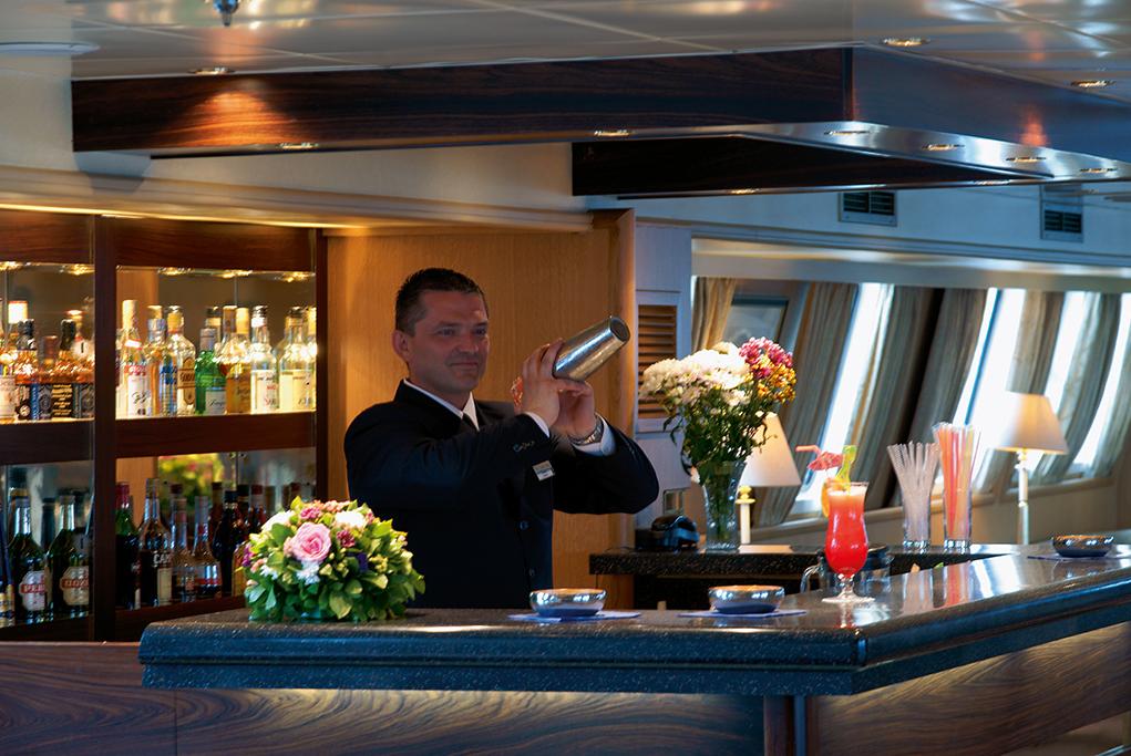 Camarote Bar interior - MY Pegasus