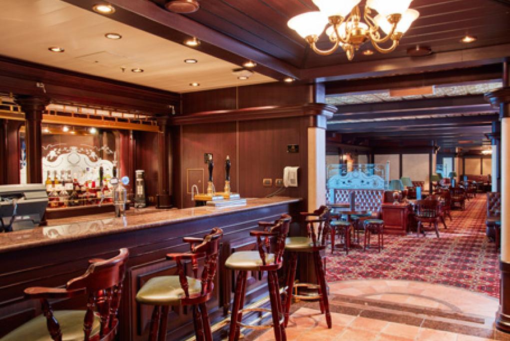 Salon Chart Room Queen Victoria