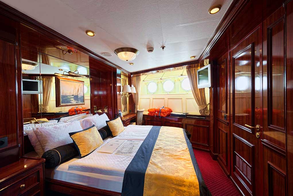 Ojos de buey Royal Clipper