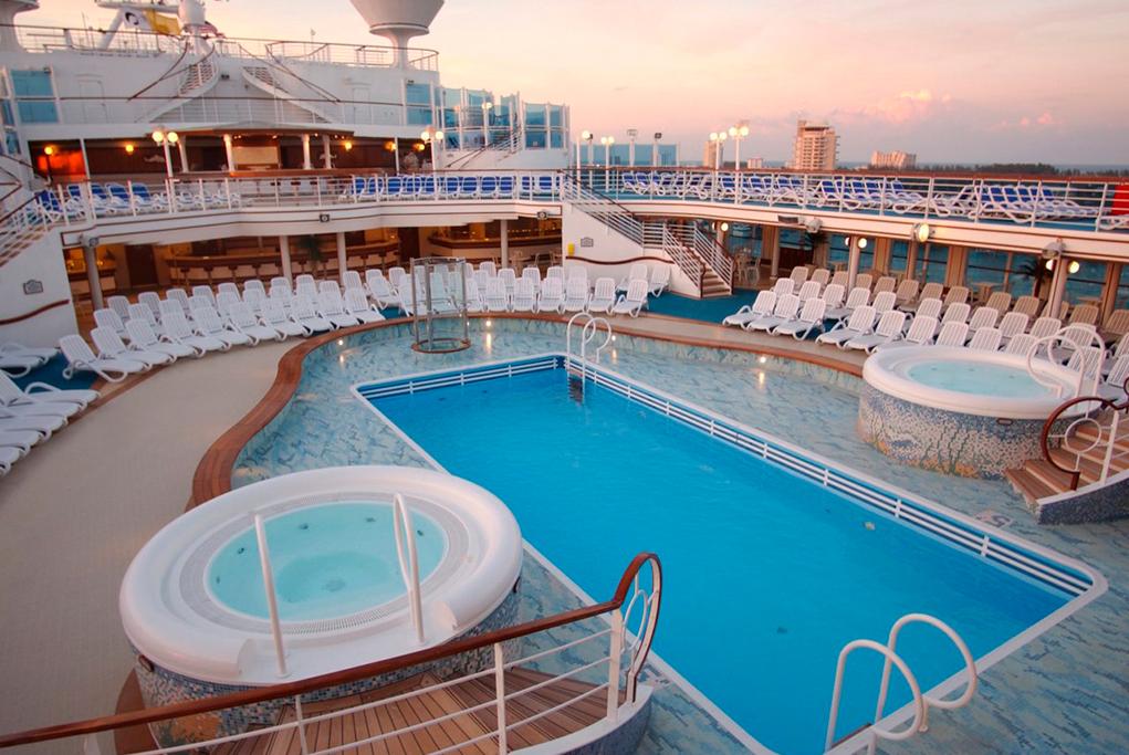 Piscina y Jacuzzis Ruby Princess
