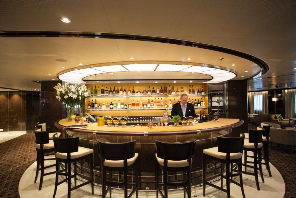 Mixologist Seabourn Sojourn