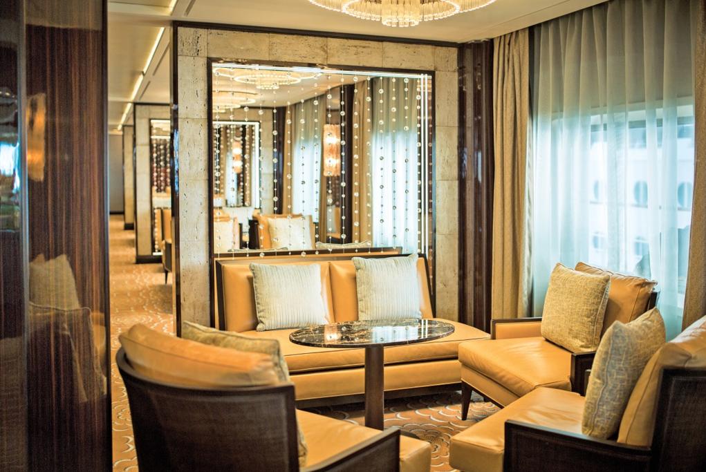 Horizon lounge interior Seven Seas Voyager