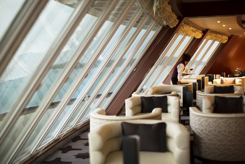Horizon lounge exterior Seven Seas Voyager
