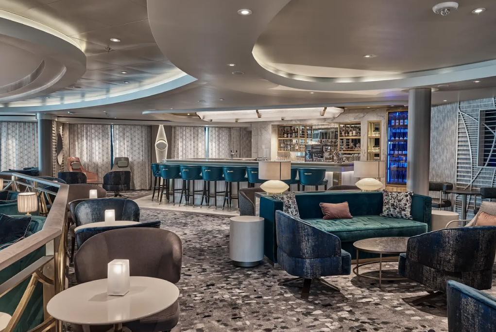 Explorer Lounge Silver Endeavour