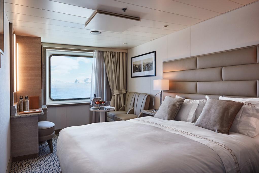 Exterior con ventana Silver Explorer