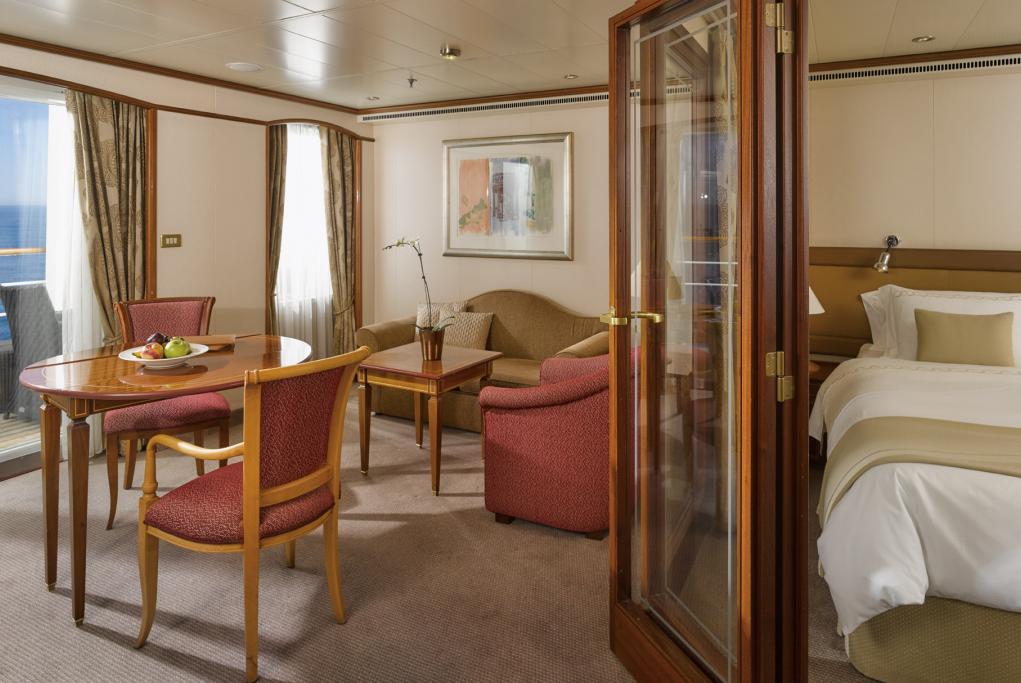 Medallion Suite Silver Shadow