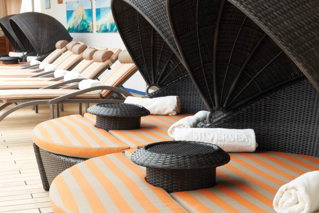 Piscina tumbonas Silver Shadow