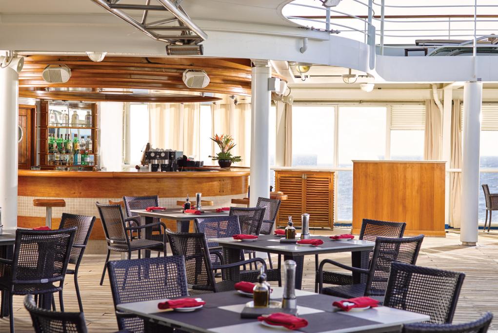 Pool bar Silver Whisper