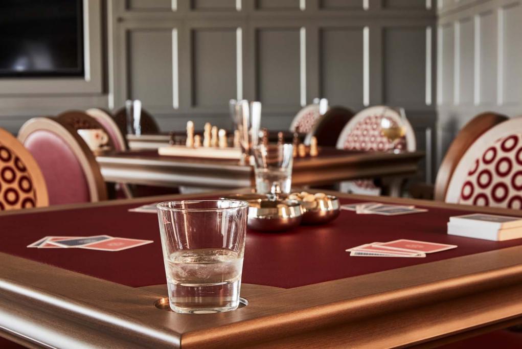 Salon de Cartas Silver Muse