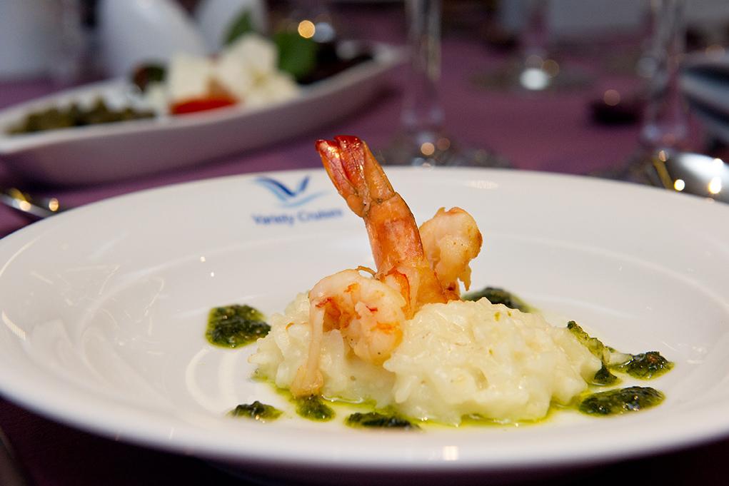 Gastronomía local MY Variety Voyager