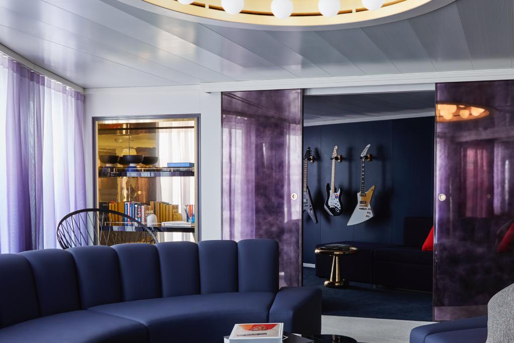 Massive Suite Valiant Lady