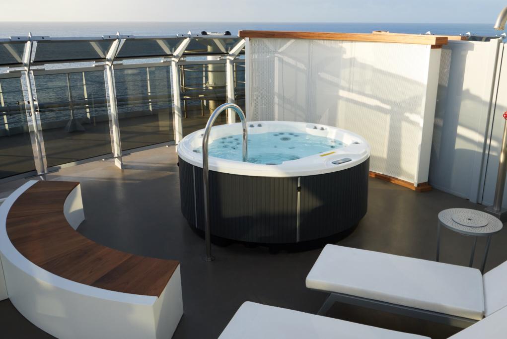 Massive Suite Scarlet Lady