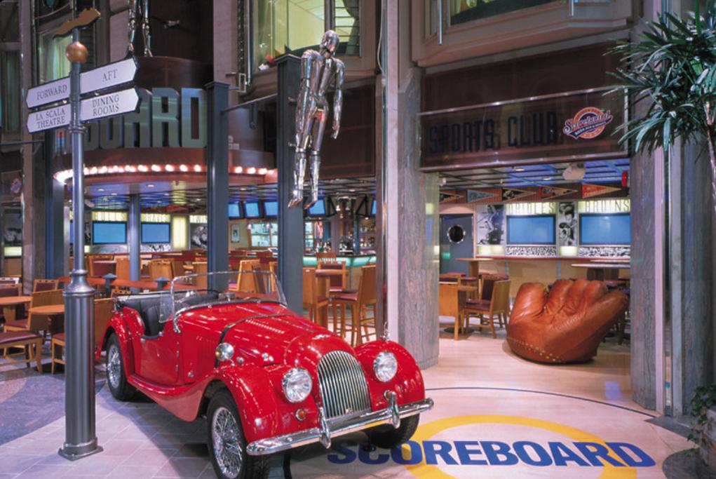 Lounge Scoreboard Voyager of the Seas