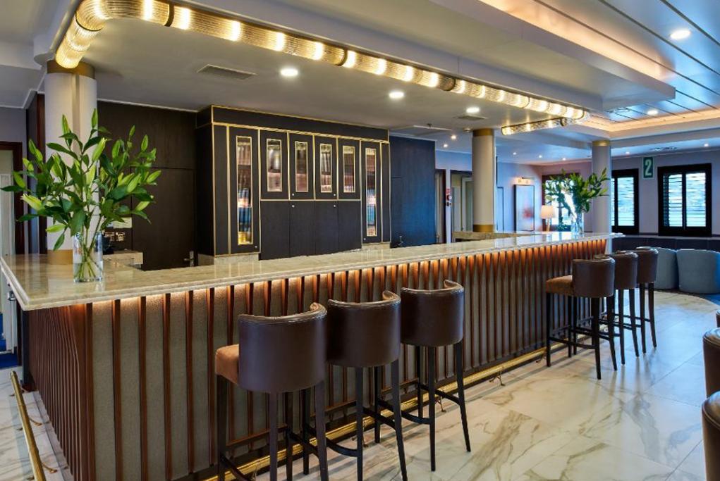 Lounge Bar Wind Surf