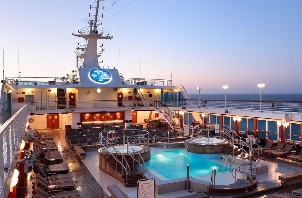 Piscina Central Azamara Pursuit