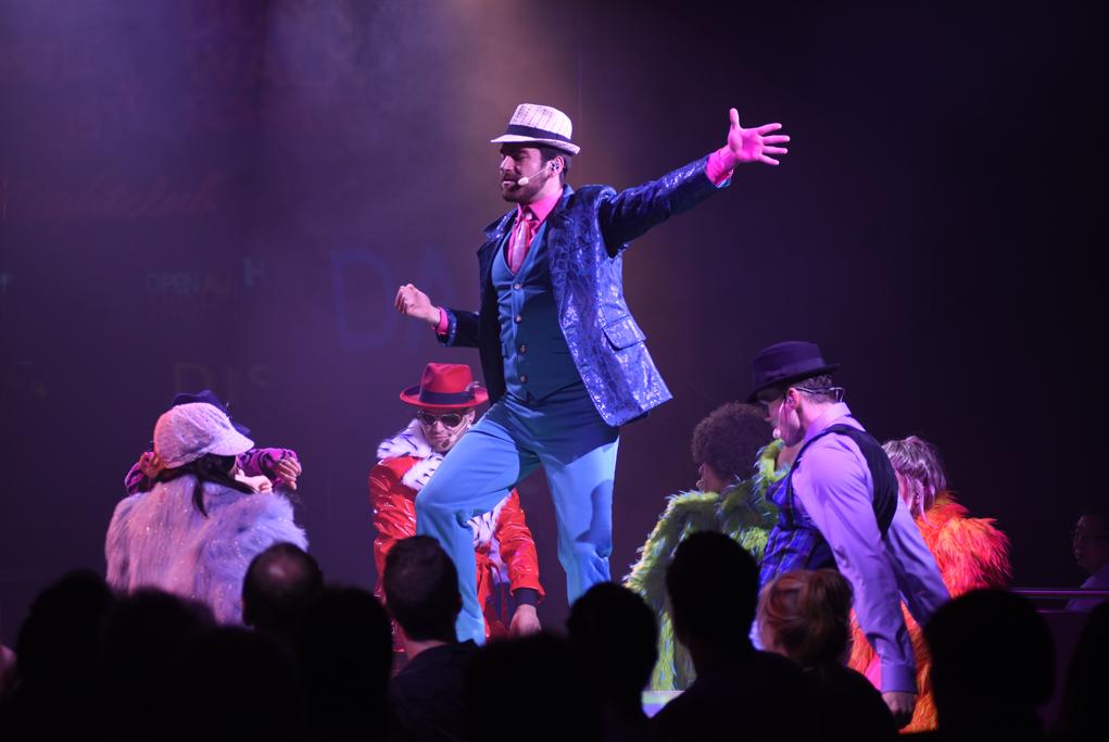 Comienza el show - Carnival Cruise Lines