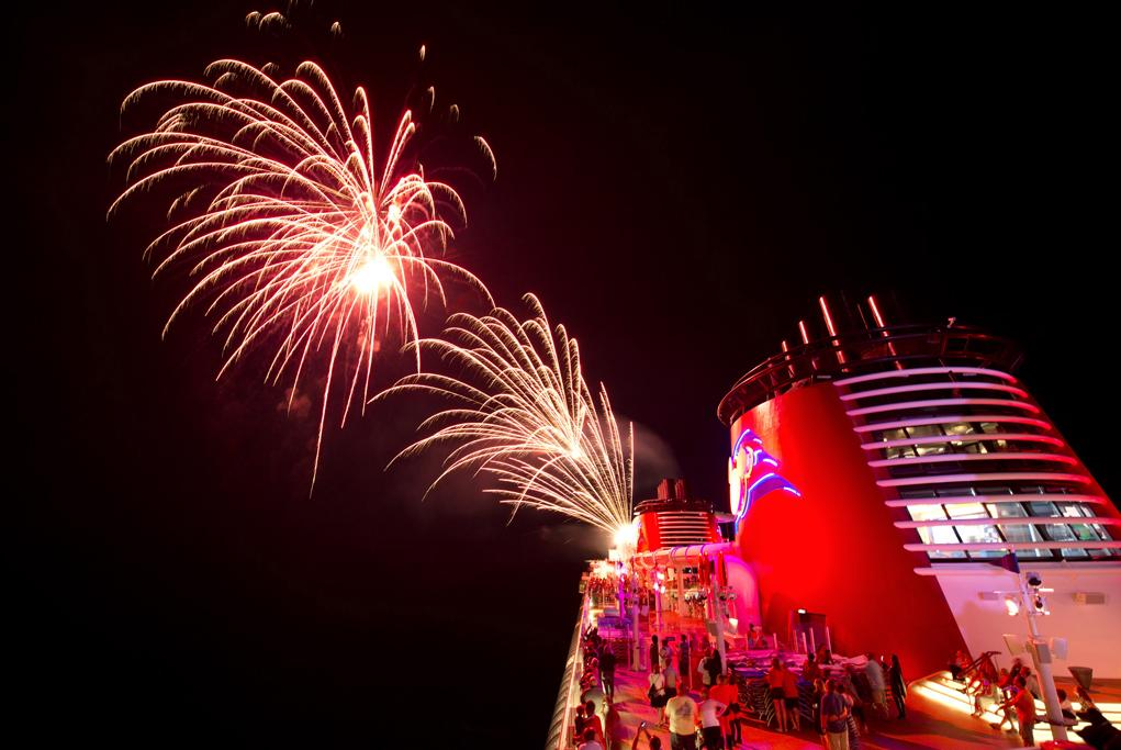 Fuegos artificiales - Disney Cruise Line