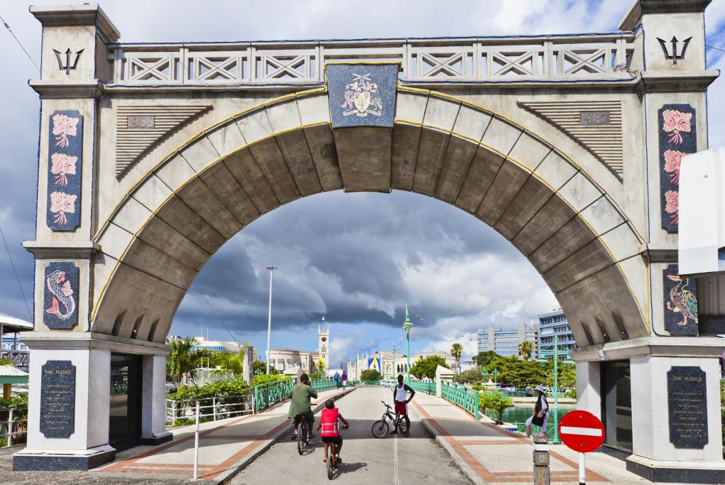 Arco y Plaza de la Independencia - Bridgetown